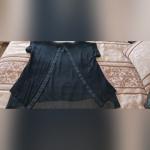 Banana Republic Semi Sheer Hi Low Top S Black Euc - Picture 9 of 10